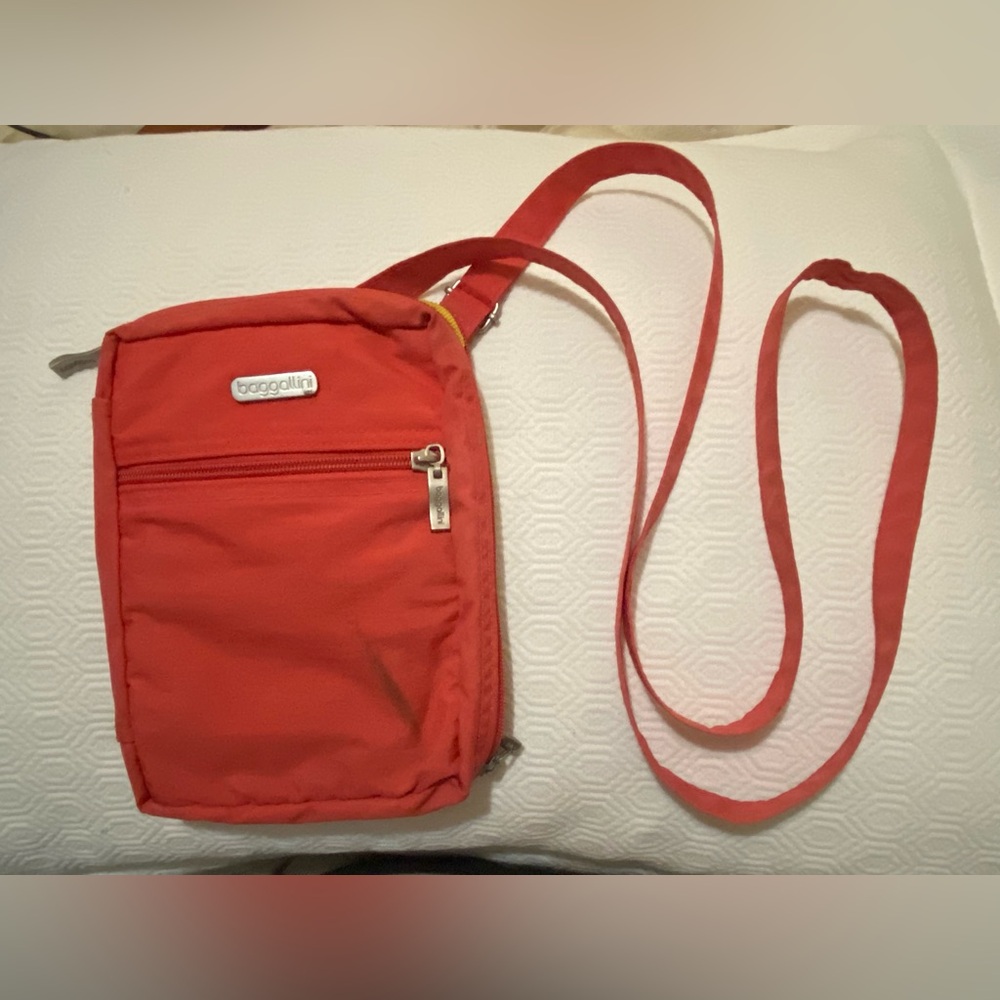 Baggallini Bryant Pouch Small Crossbody Bag wit strap